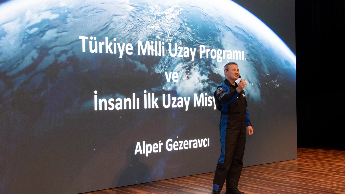 Türkiye'nin ilk astronotu Gezeravcı, Selçuk Üniversitesinde